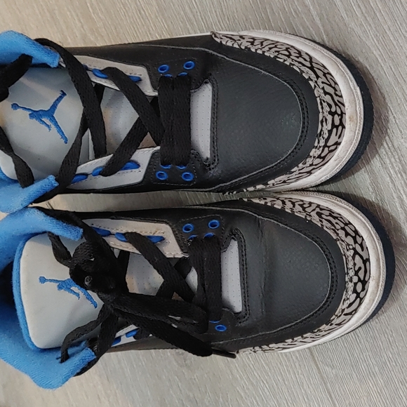 Jordan's l Size 5Y l cement jordan 3  l blue black  l air jordan l youth - Picture 3 of 5
